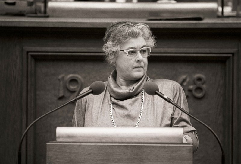 Mathilde Berghofer-Weichner bei der Regierungserklärung am 10.12.1986
