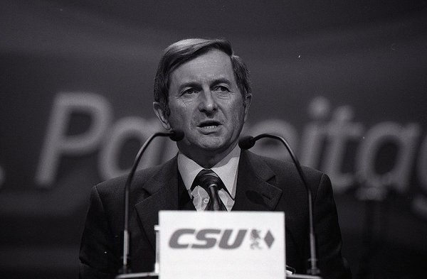 Alois Glück auf dem CSU-Parteitag 1999