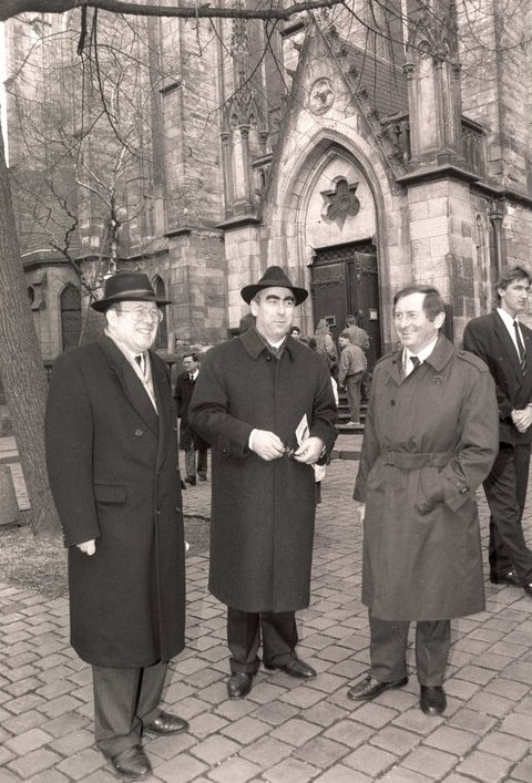 Wolfgang Bötsch, Theo Waigel und Alois Glück vor der Thomaskirche 