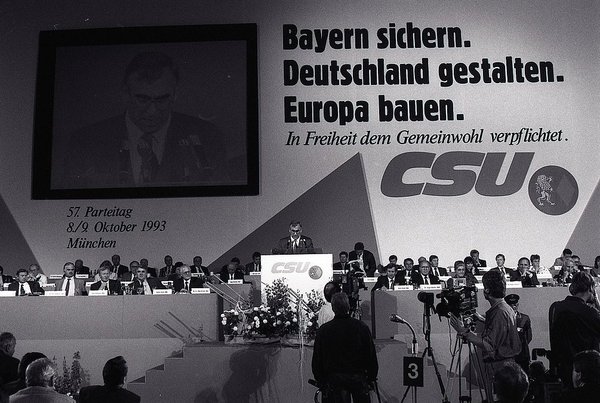 CSU-Parteitag unter dem Motto "Bayern sichern. Deutschland gestalten. Europa bauen." am 08./09.10.1993 in der Münchener Bayernhalle