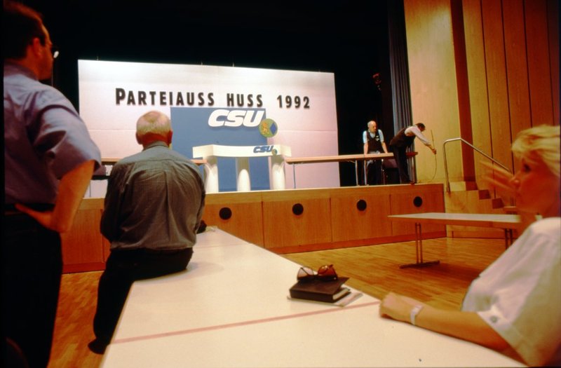Team 70 beim Aufbau der Bühne für den CSU-Parteiausschuss 1992