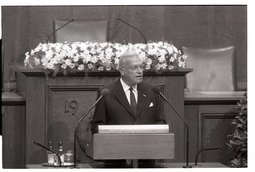 Landtagspräsident Heubl im Oktober 1988 bei den Trauerfeierlichkeiten anlässlich des Todes von Franz Josef Strauß im Bayerischen Landtag