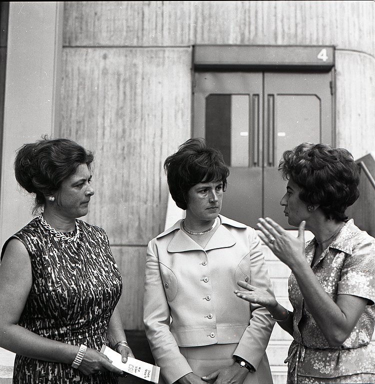 Mathilde Berghofer-Weichner, Ursula Krone-Appuhn und Ursula Schleicher im Juli 1974